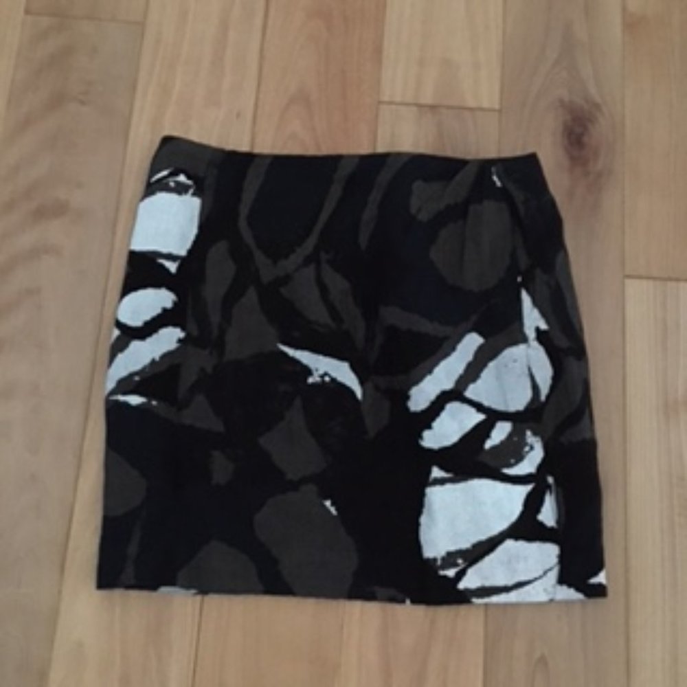 Vince Mini abstract skirt size 2